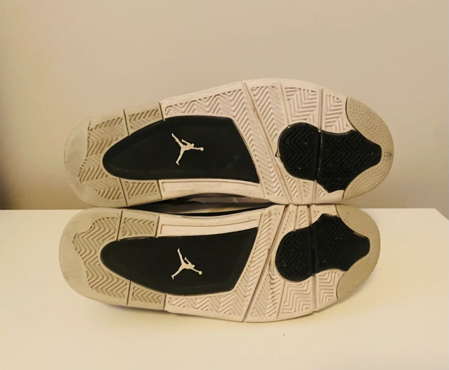 Jordan 4 Retro White Oreo Size 8.5 US image indicator(4)