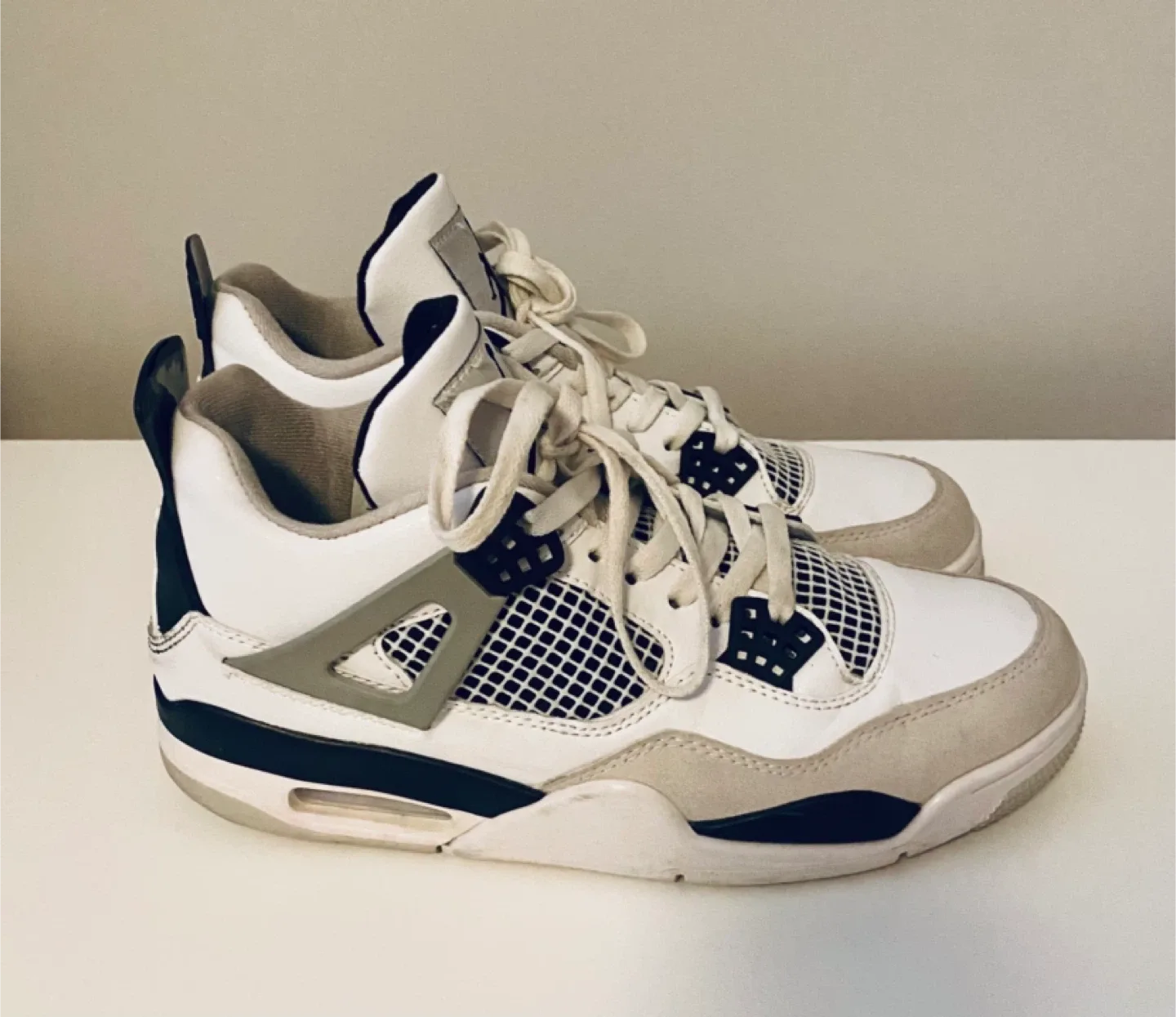 Jordan 4 Retro White Oreo Size 8.5 US image indicator(3)