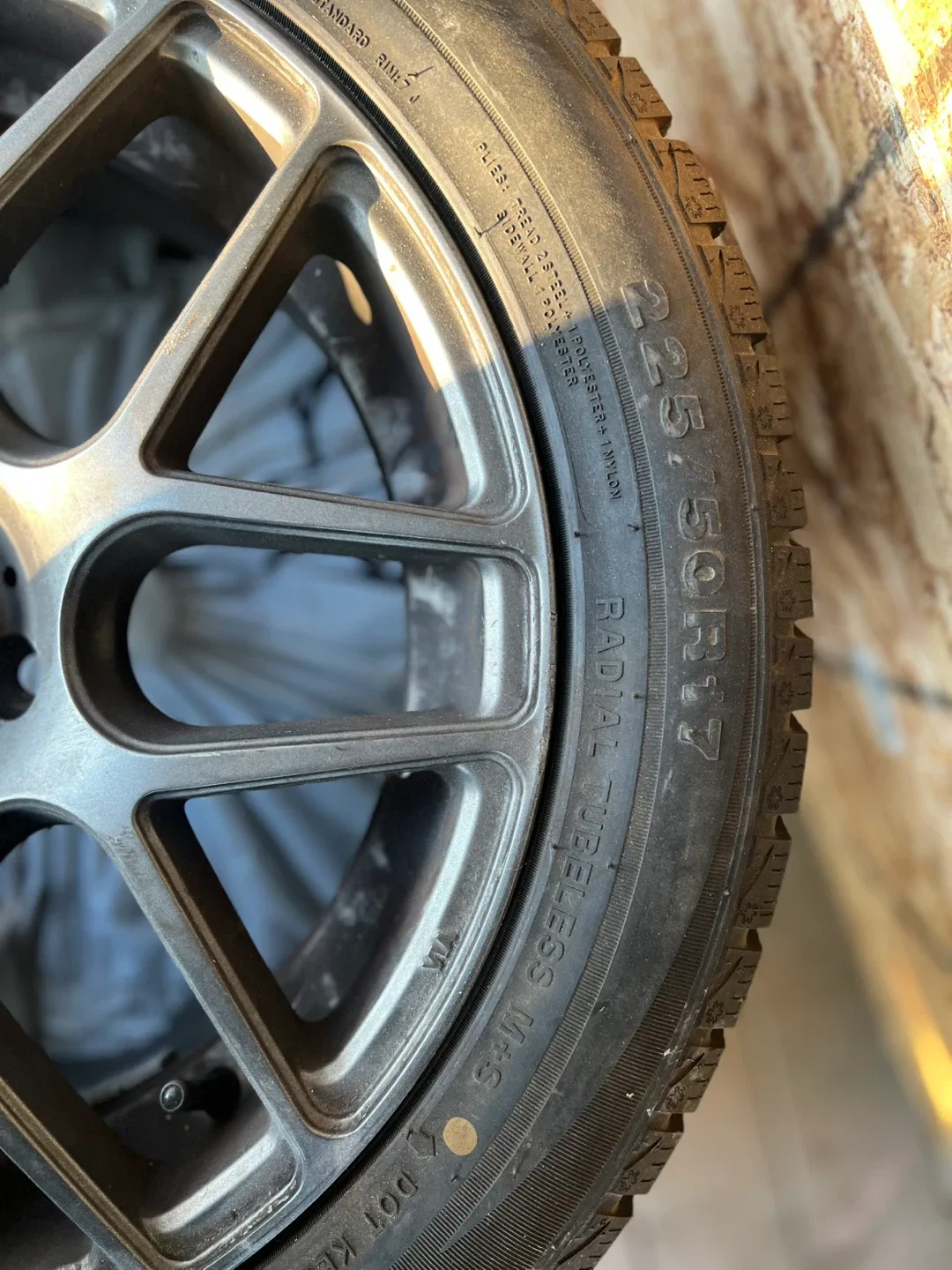 RTX Wheel with Evergreen Winter Tire 225/50R17 image indicator(3)