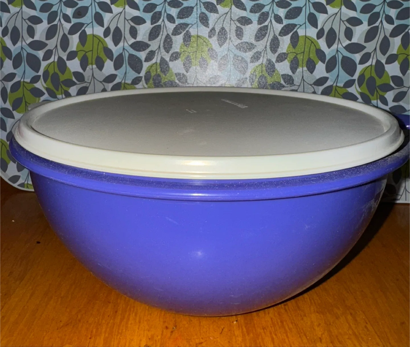 Tupperware purple, 12 cups, new