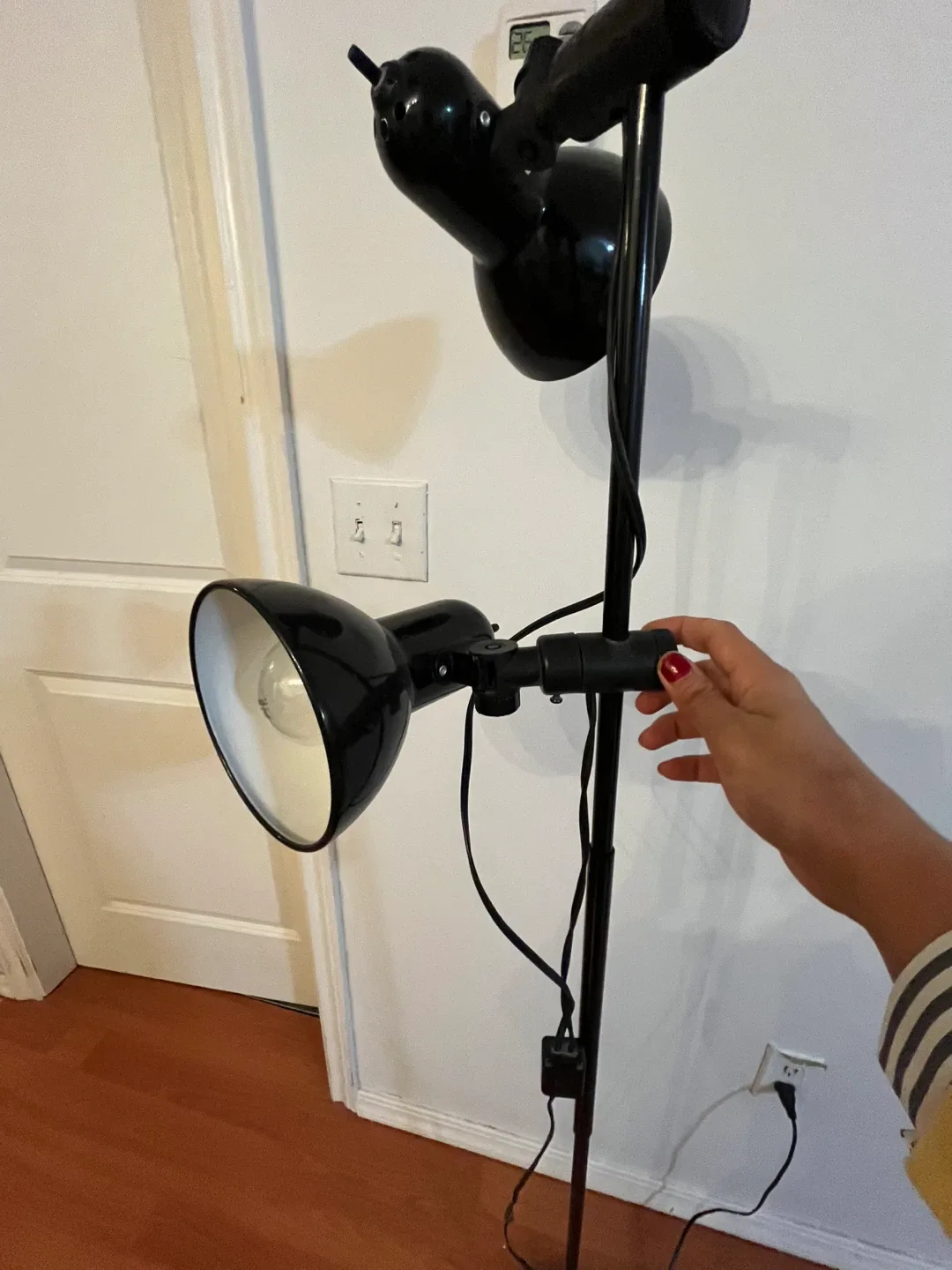 Black Adjustable Floor Lamp image indicator(3)