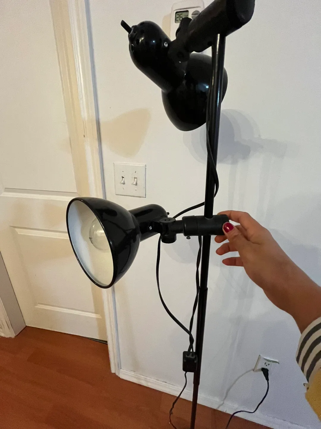 Black Adjustable Floor Lamp image indicator(4)