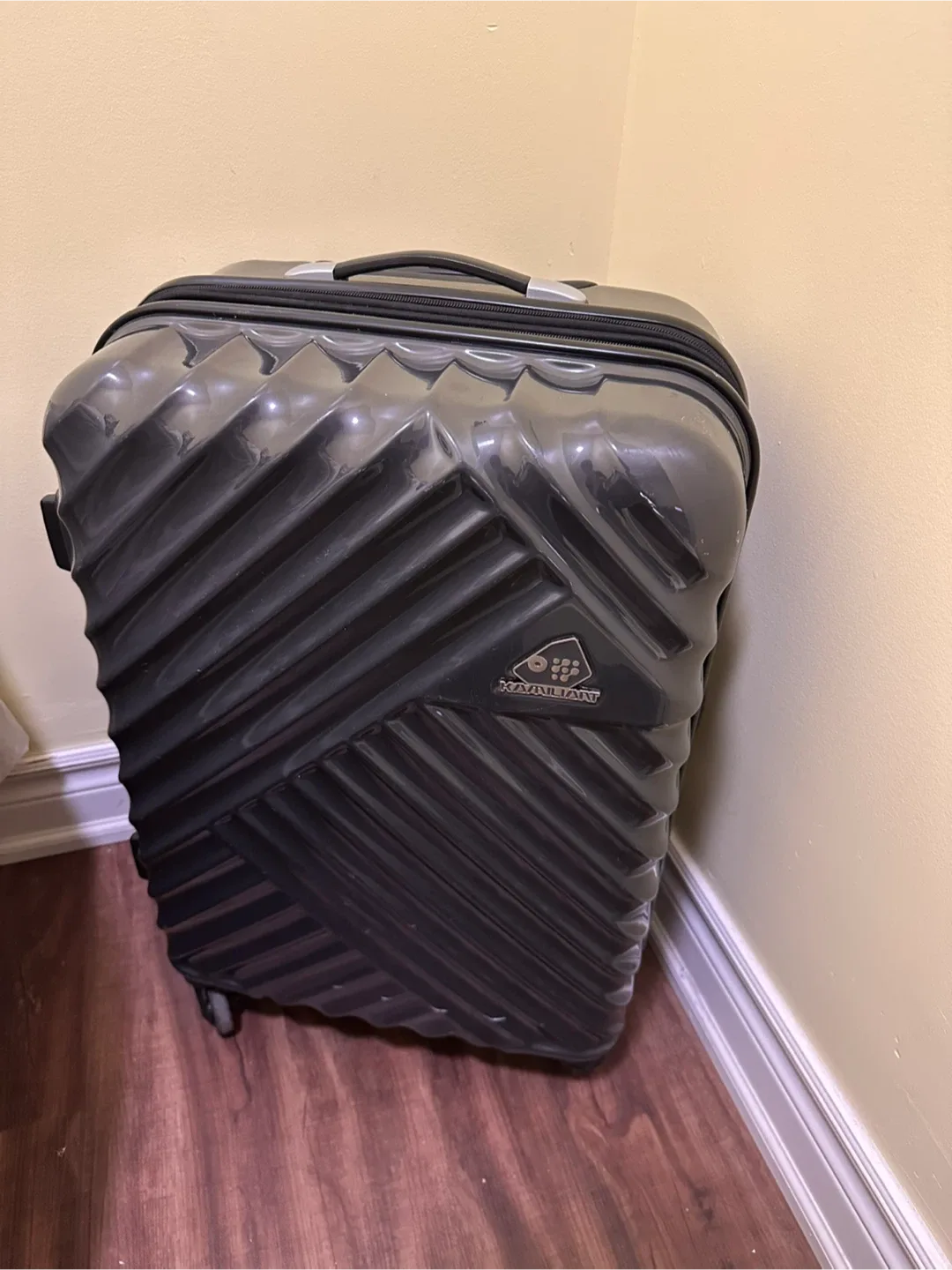 Kamiliant suitcase