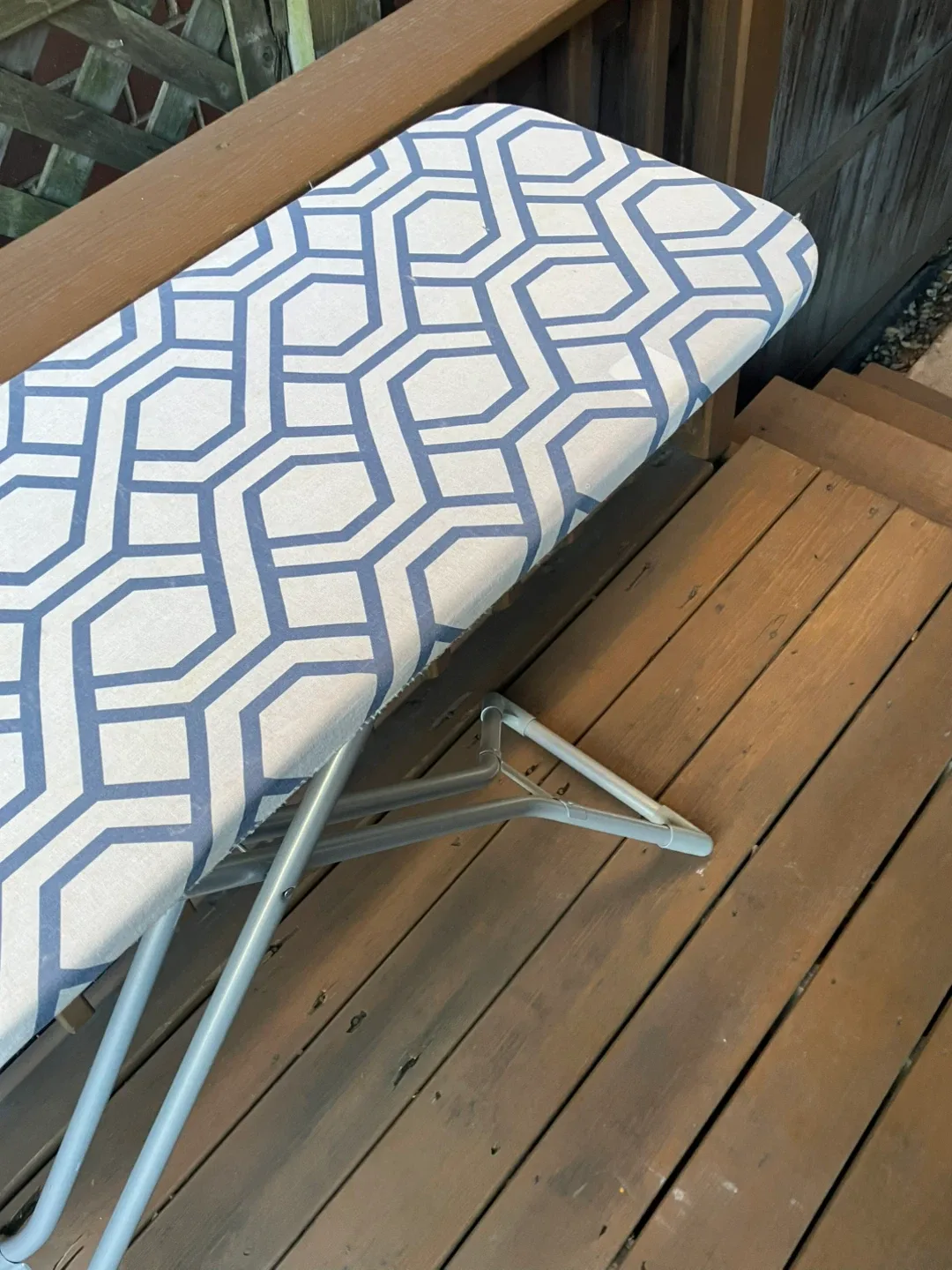 Adjustable Height Metal Ironing Board - Excellent Condition image indicator(6)