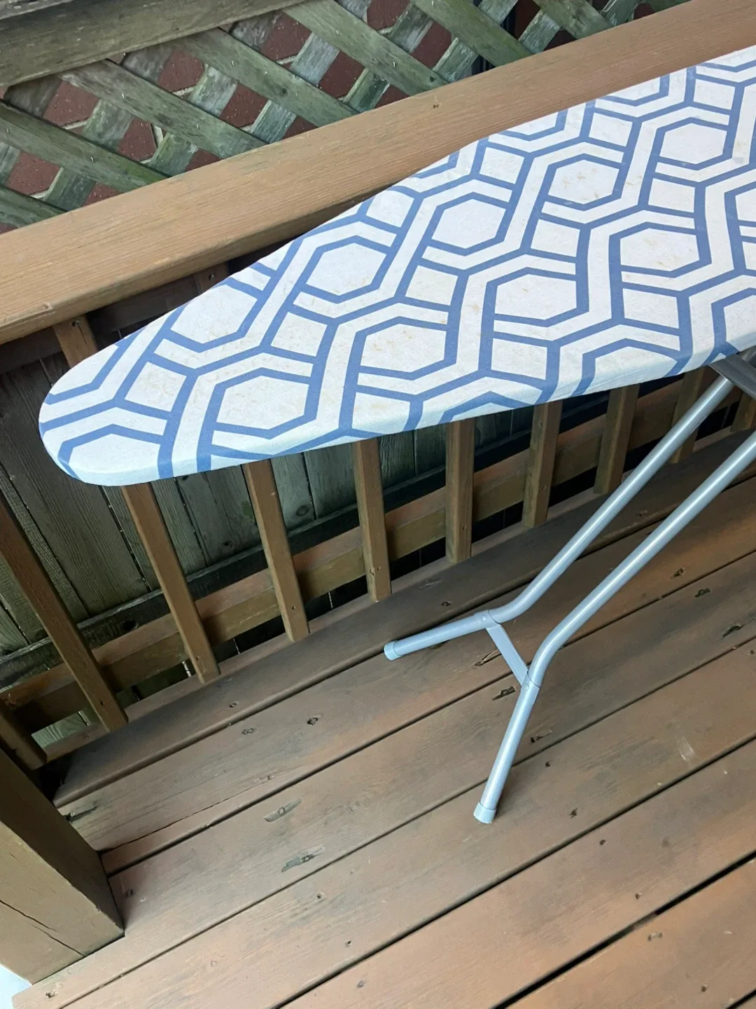Adjustable Height Metal Ironing Board - Excellent Condition image indicator(5)