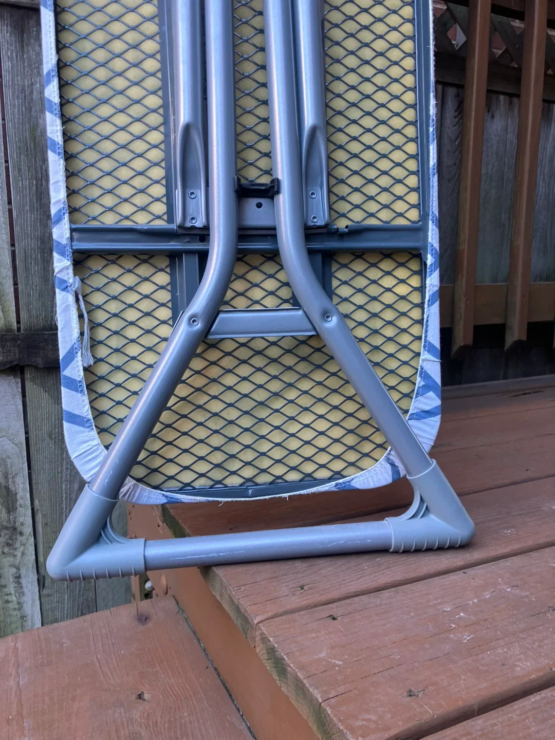 Adjustable Height Metal Ironing Board - Excellent Condition image indicator(9)