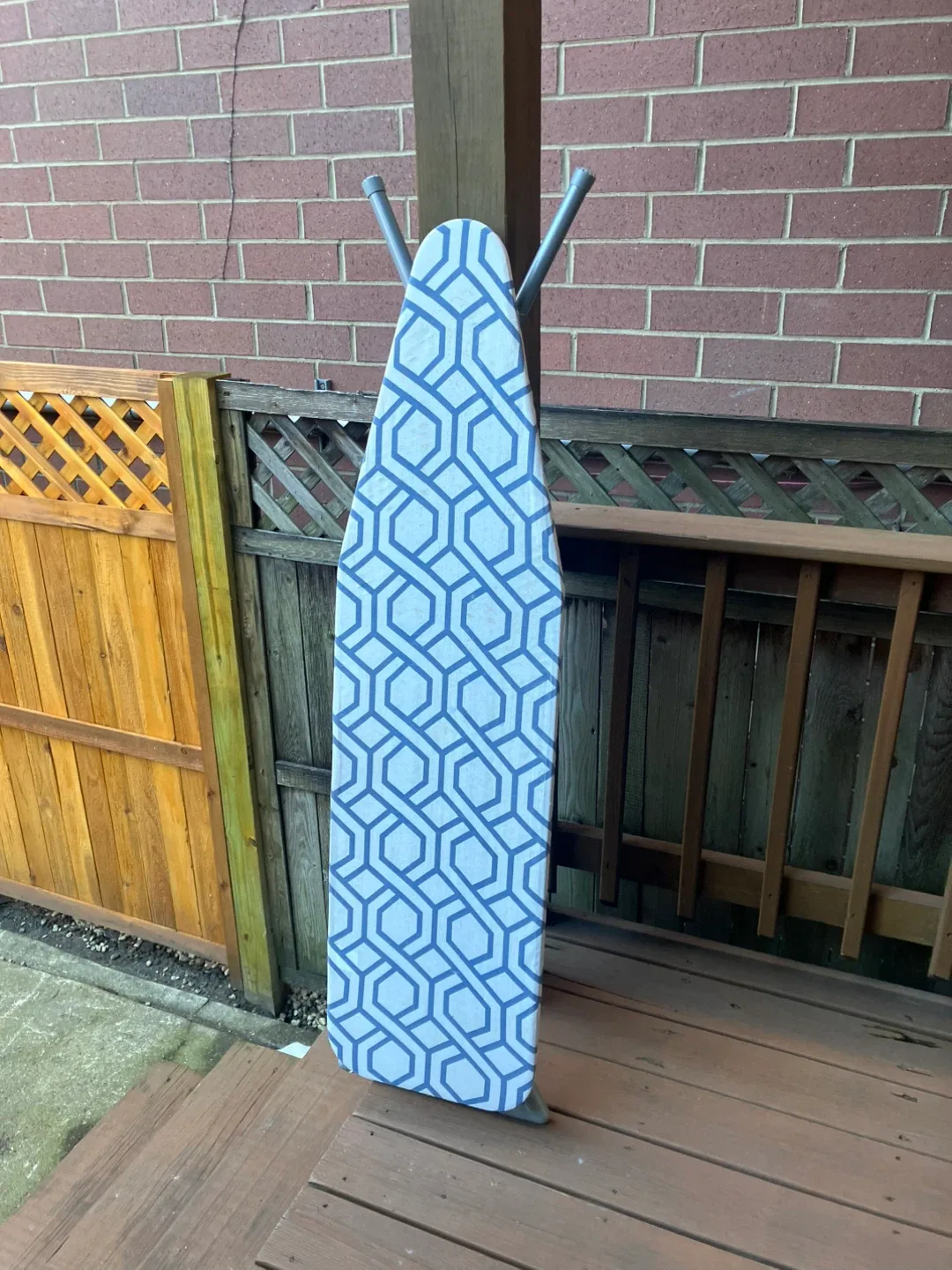 Adjustable Height Metal Ironing Board - Excellent Condition image indicator(10)