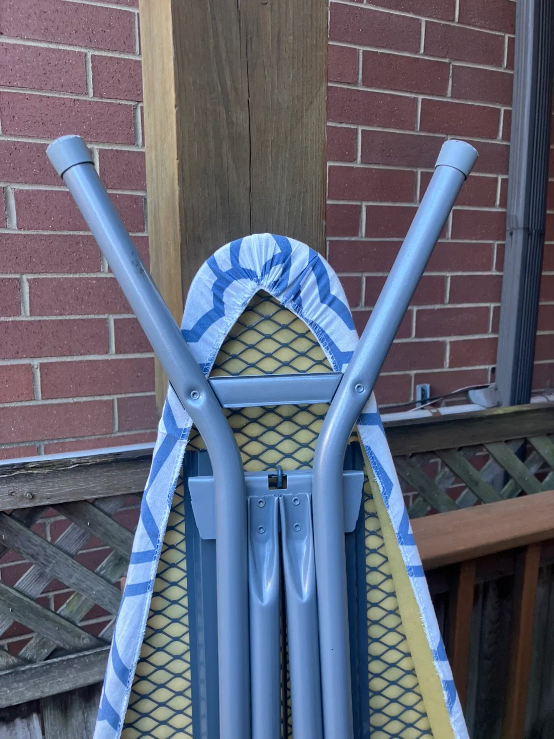 Adjustable Height Metal Ironing Board - Excellent Condition image indicator(8)