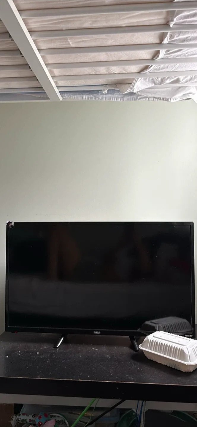 RCA Roku Smart TV 32 inch image indicator(2)