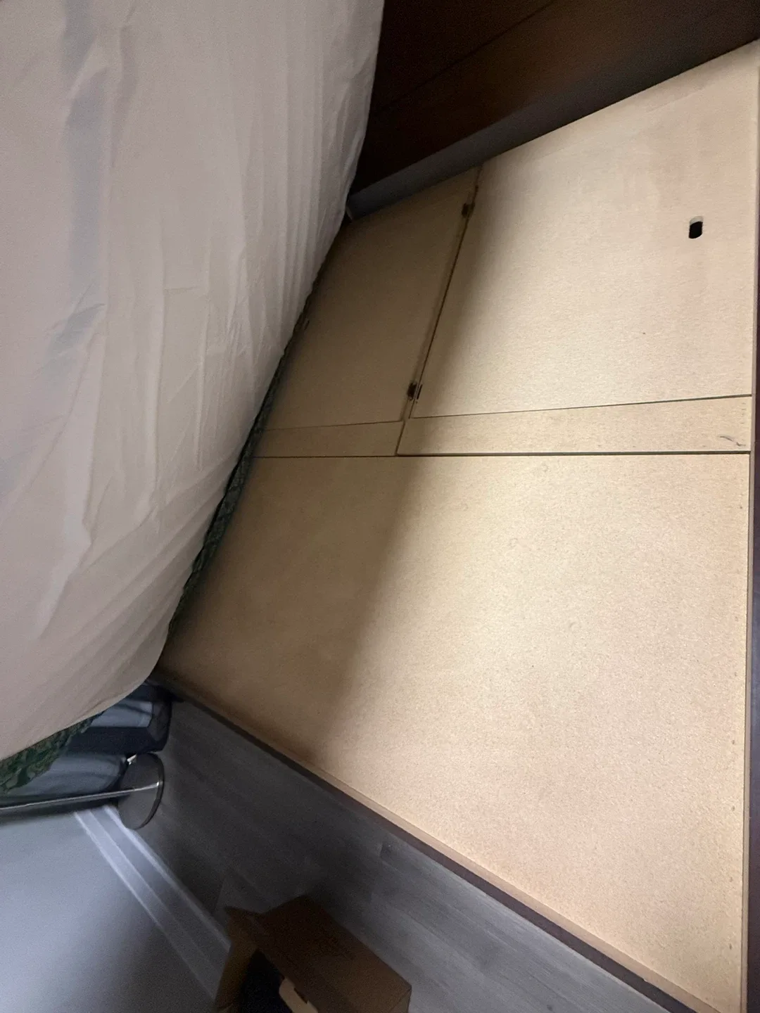 Wooden queen bedroom set image indicator(5)