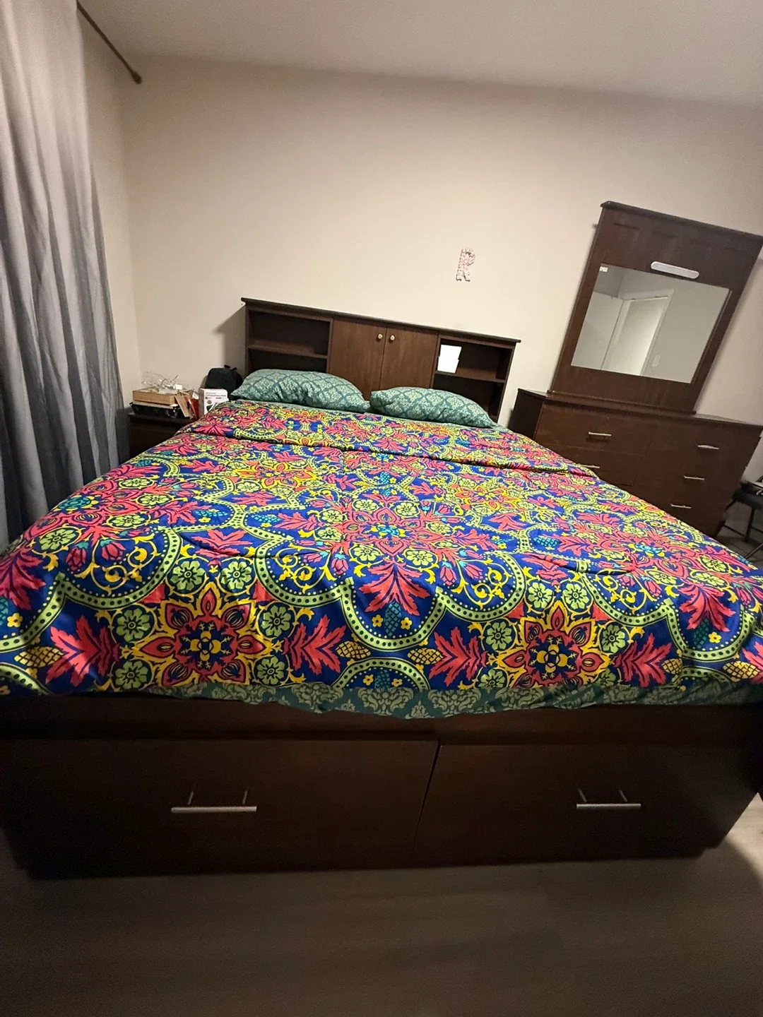 Wooden queen bedroom set image indicator(3)