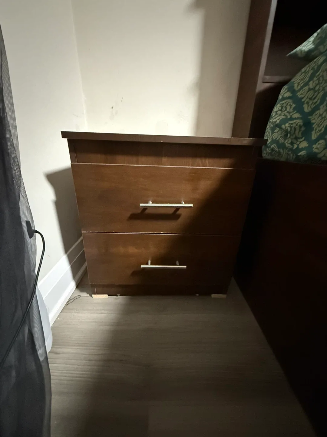 Wooden queen bedroom set image indicator(9)