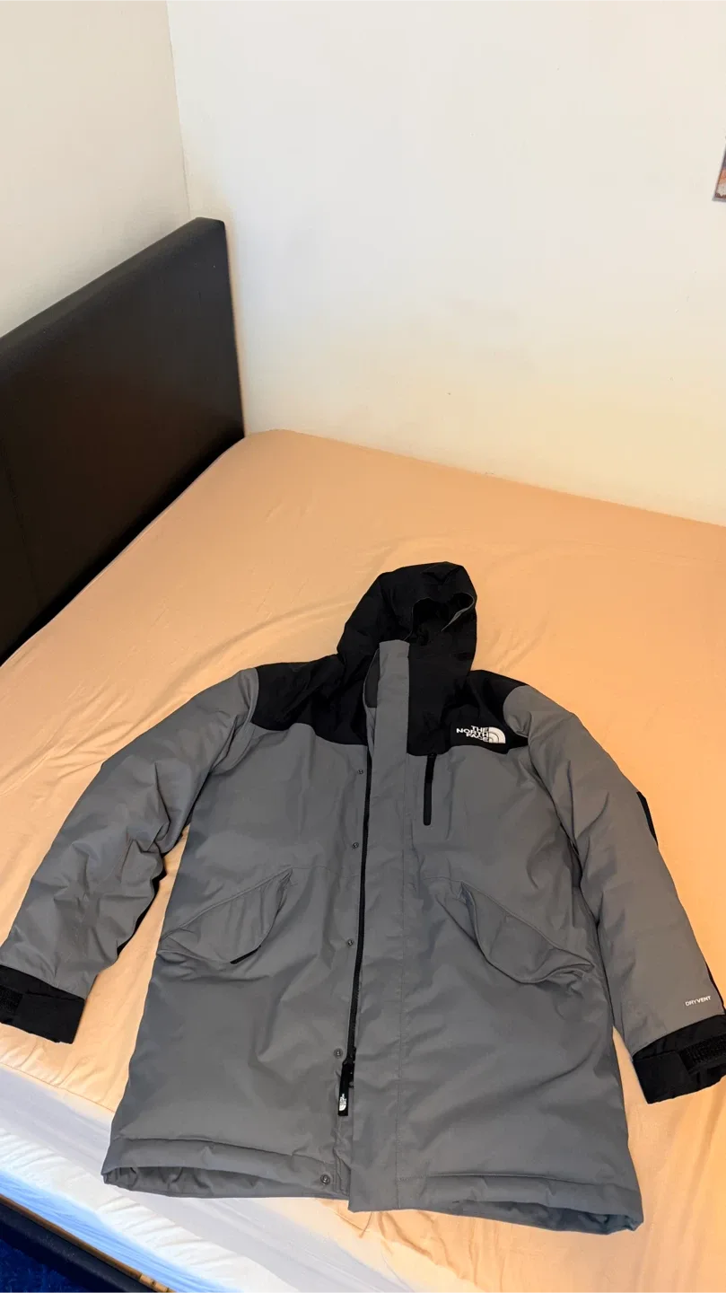 The North Face Gray Padded Winter Jacket image indicator(2)