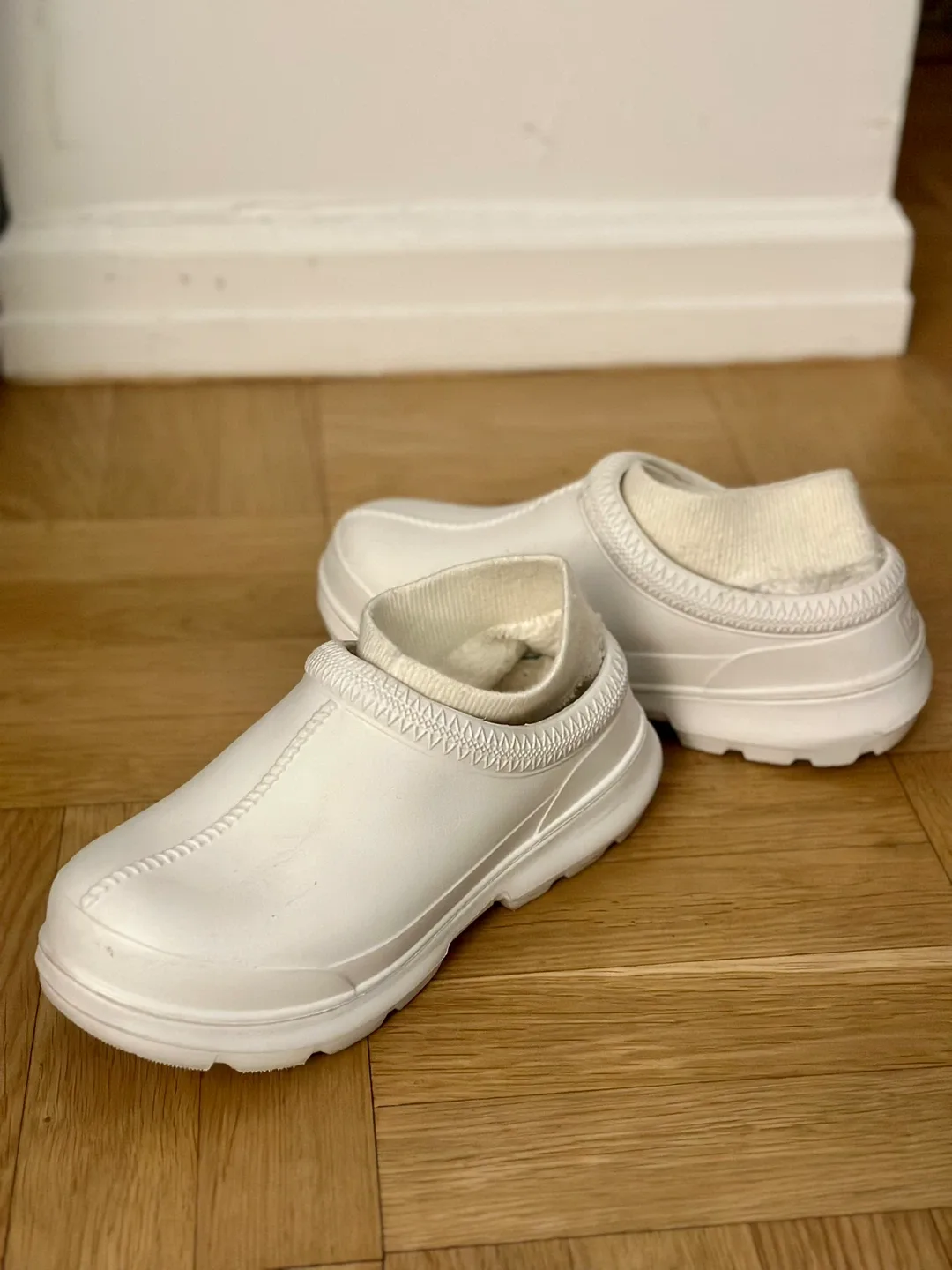 UGG White cute clogs for women (size: US 7 )