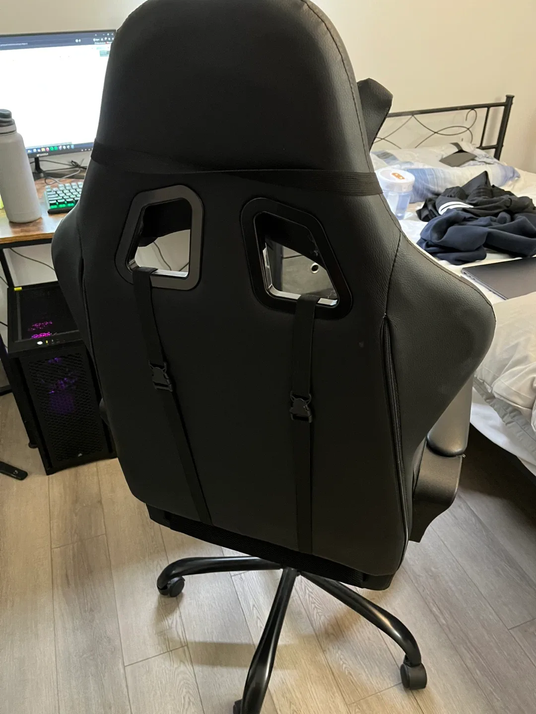 Gaming Chair - Black and White image indicator(2)