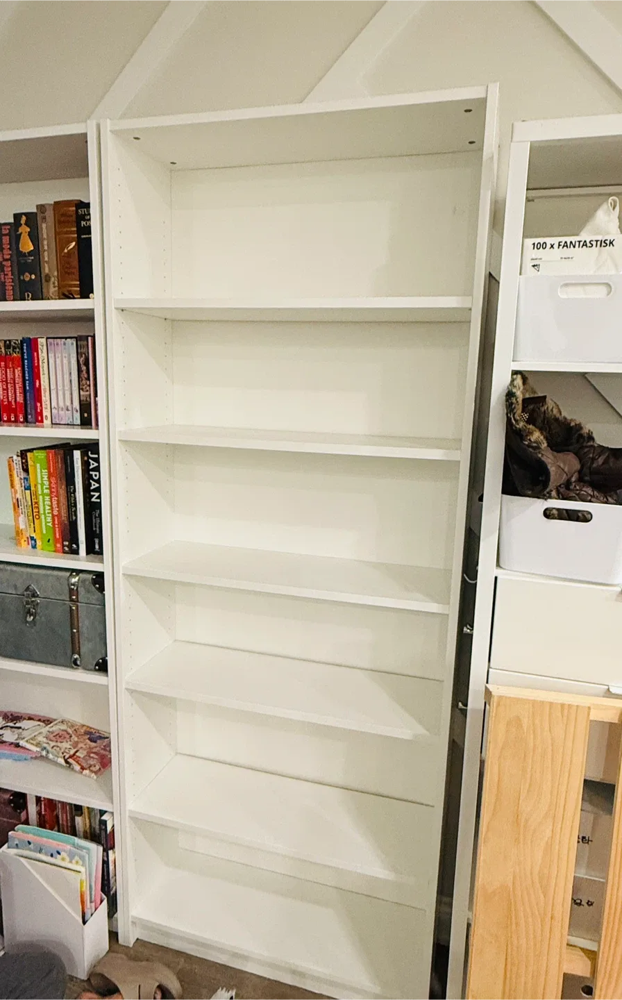 IKEA two Billy Bookcase - White image indicator(2)