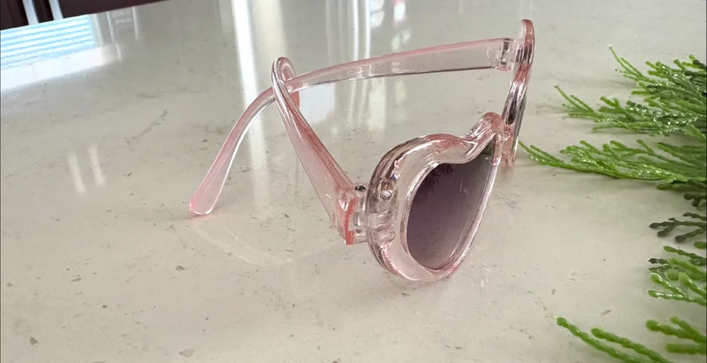 Heart Shaped Sunglasses - Light Pink image indicator(2)