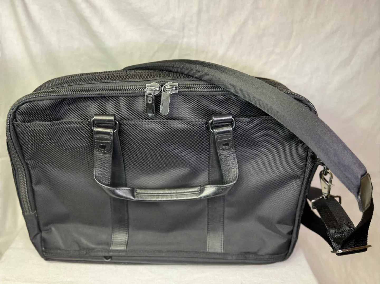 Victorinox Werks Professional 2.0 Laptop Briefcase image indicator(4)