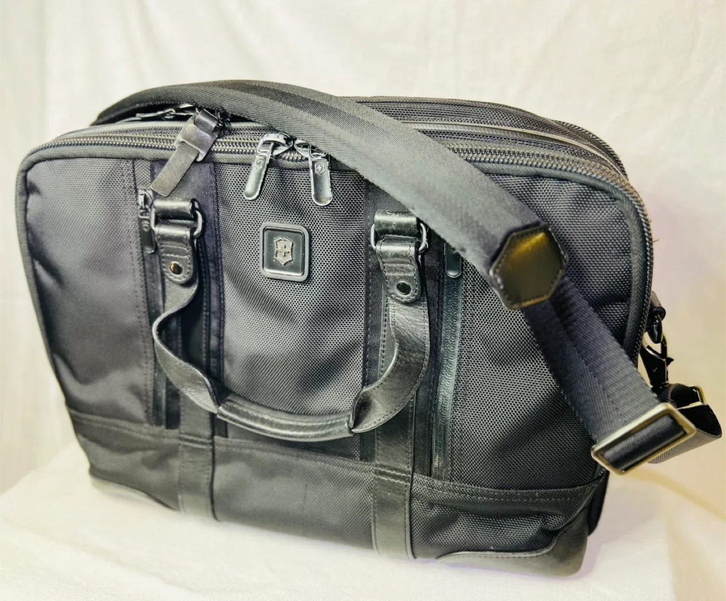 Victorinox Werks Professional 2.0 Laptop Briefcase image indicator(3)