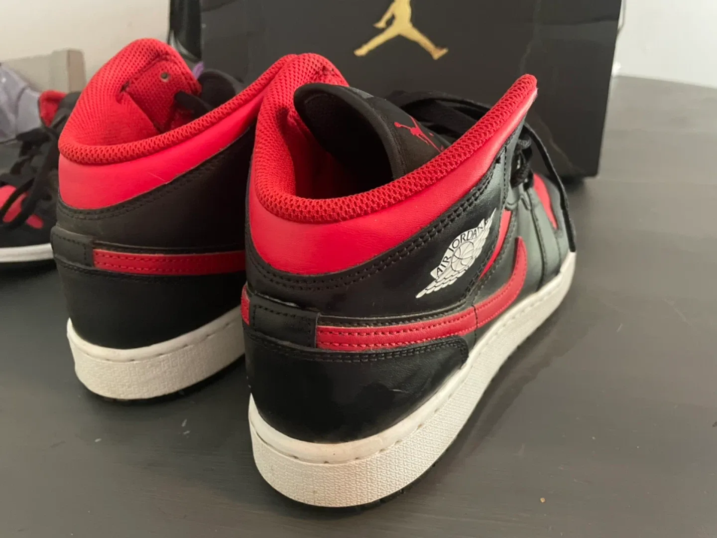 Air Jordan 1 Mid (GS) Youth Size 7Y image indicator(2)