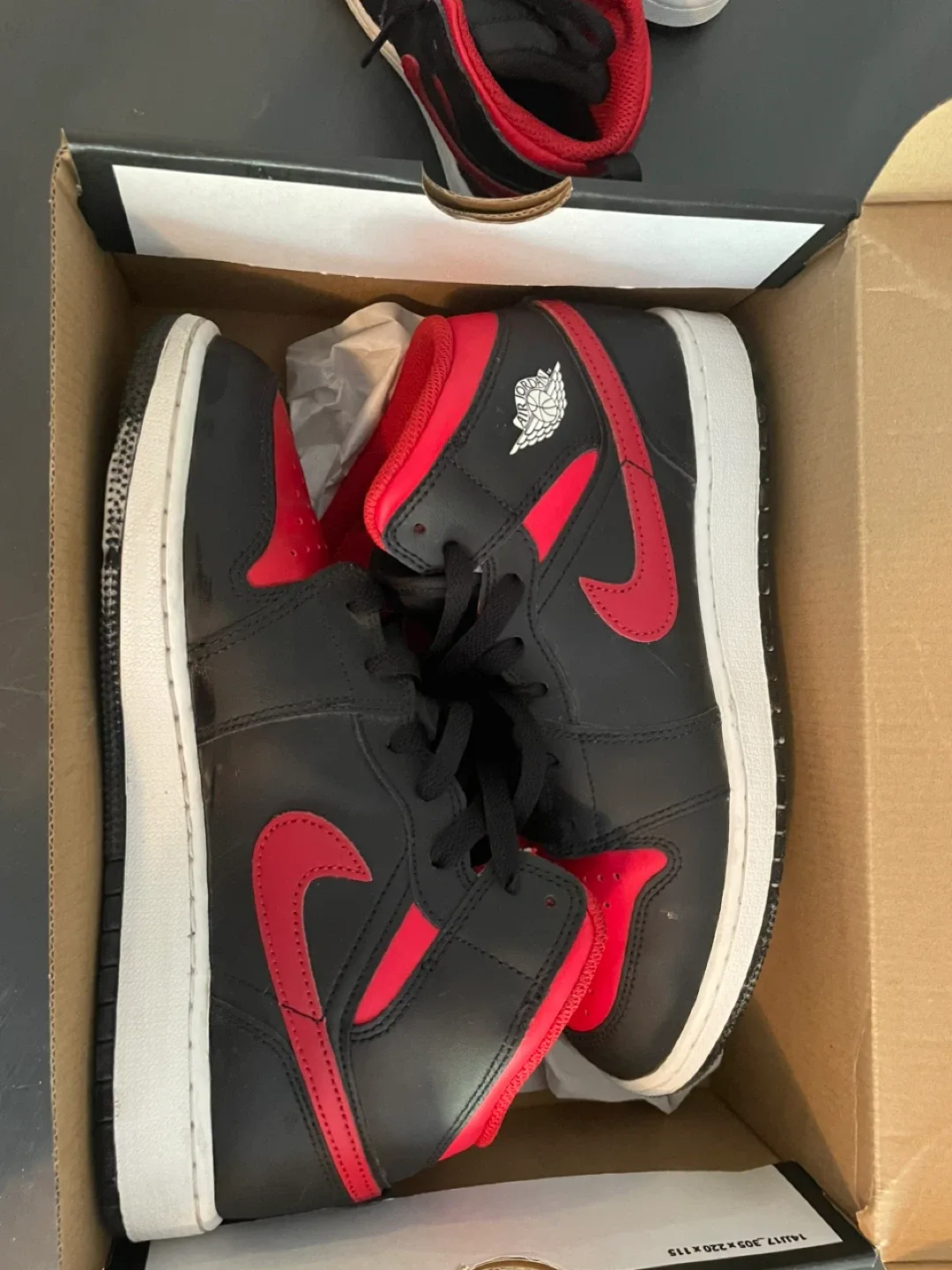 Air Jordan 1 Mid (GS) Youth Size 7Y image indicator(3)