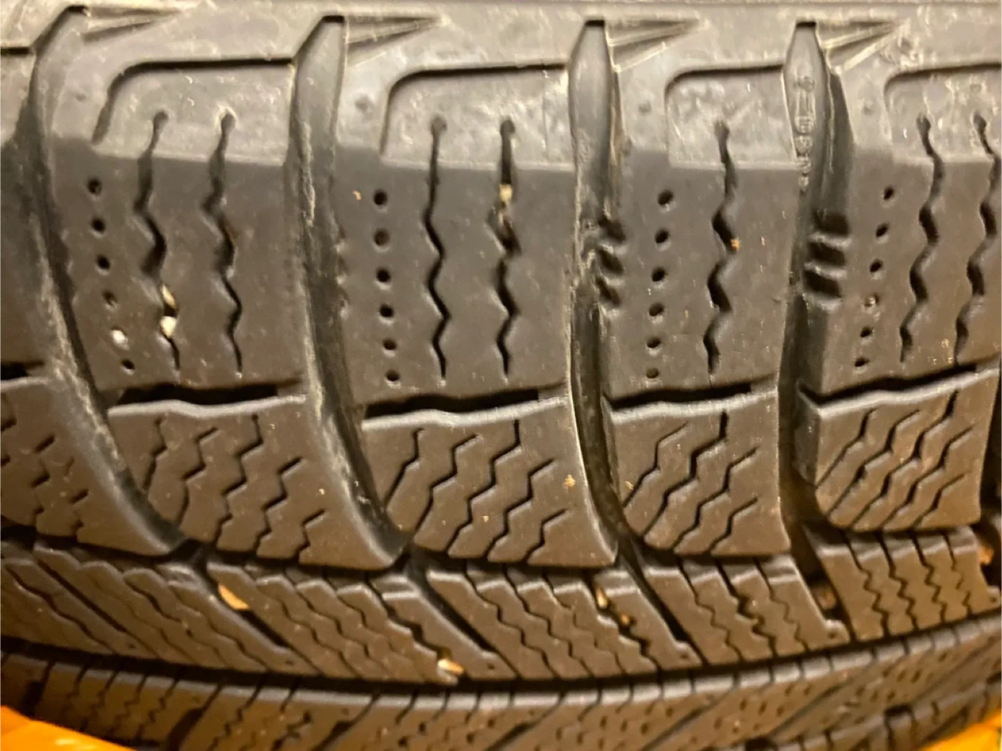 Michelin 215/65R17 Studless Tire image indicator(3)