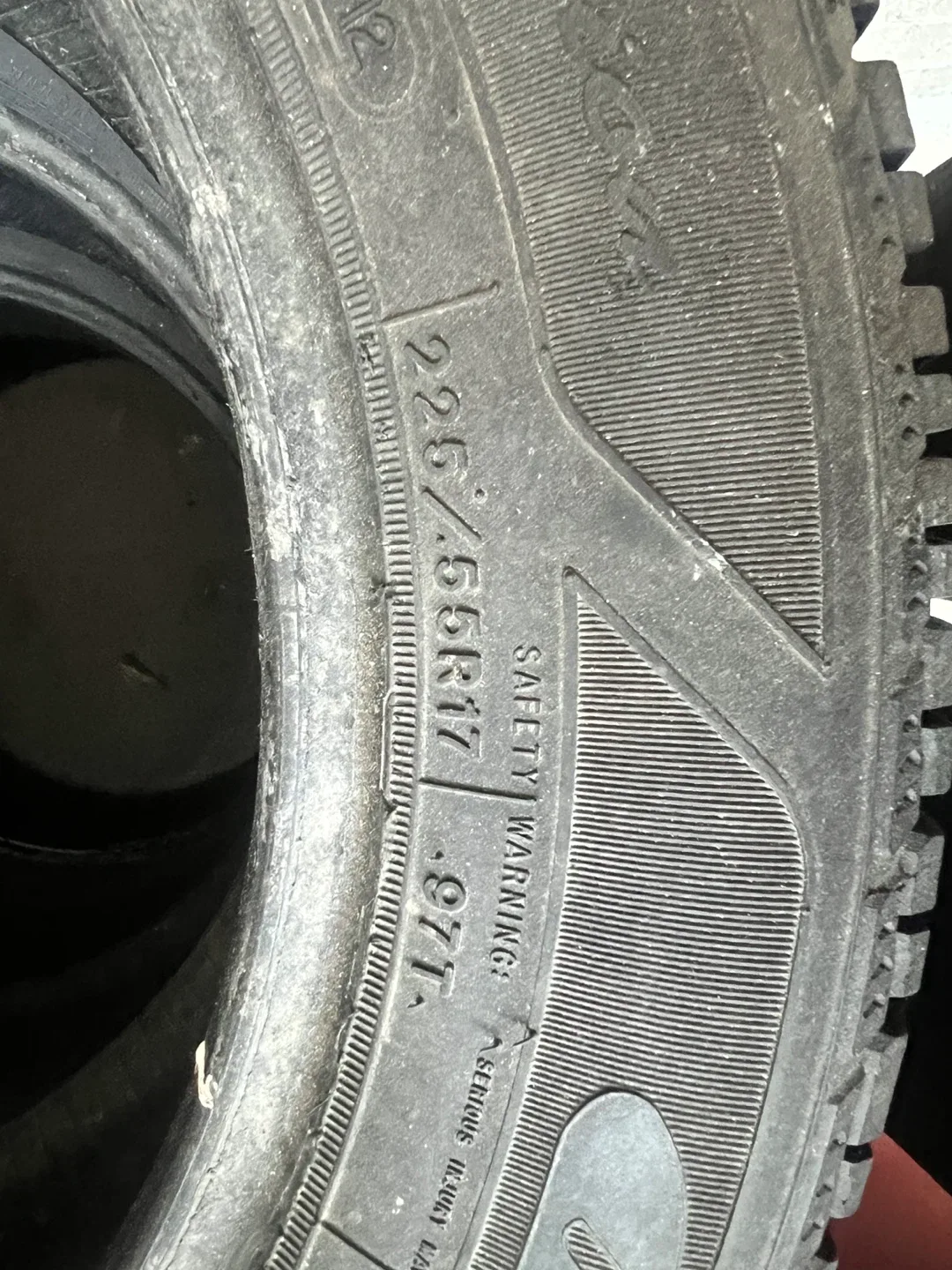 Set of 5 Tires - 225/55R17 image indicator(2)