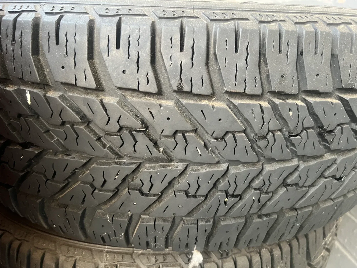 Set of 5 Tires - 225/55R17 image indicator(4)