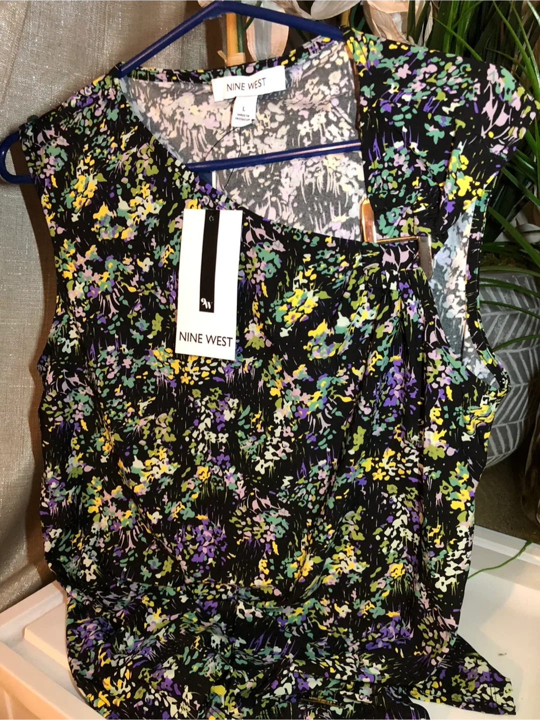Nine West Floral Sleeveless Top - Size L image indicator(4)
