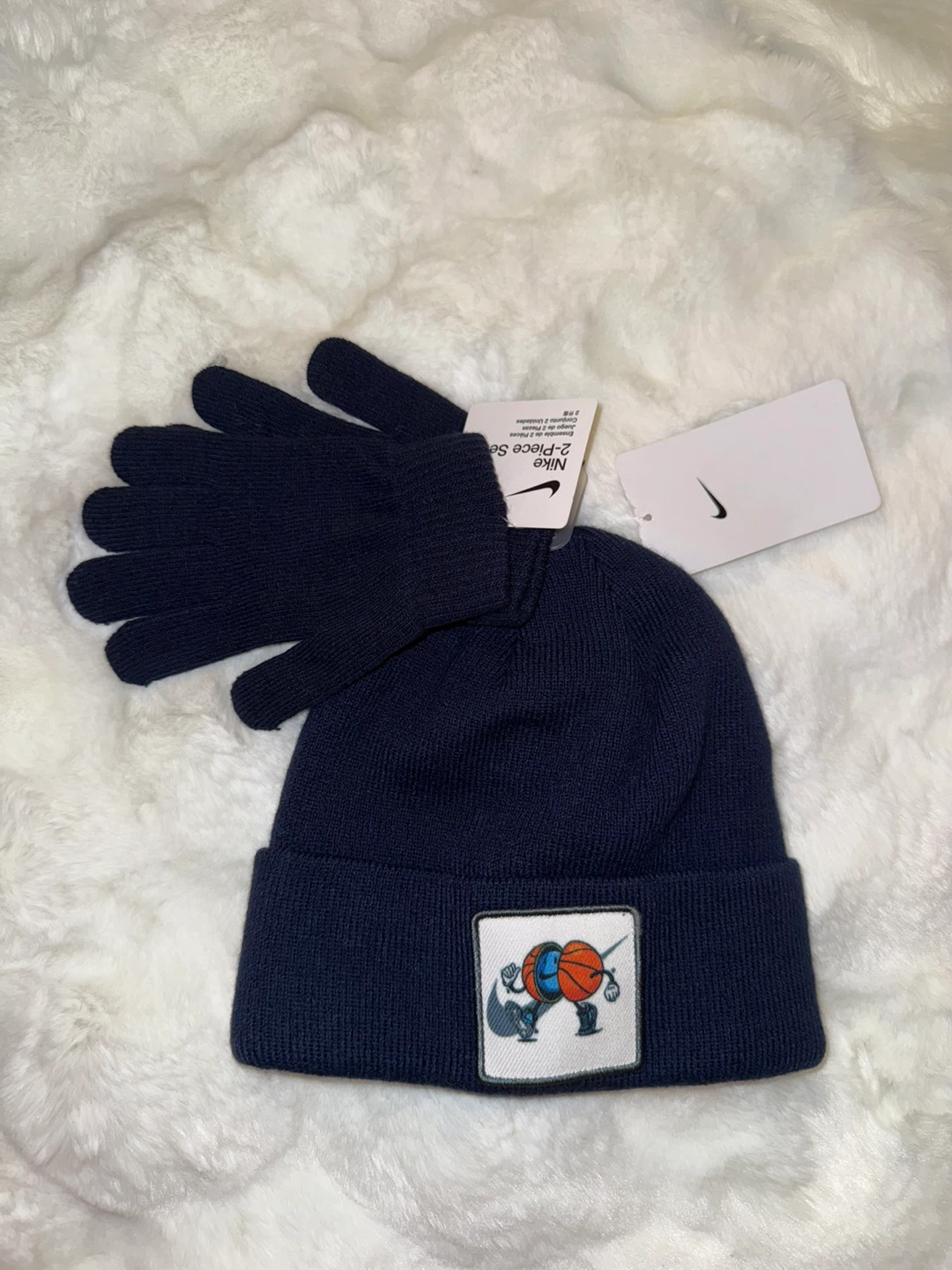 New Nike 2-Piece Beanie & Gloves Set