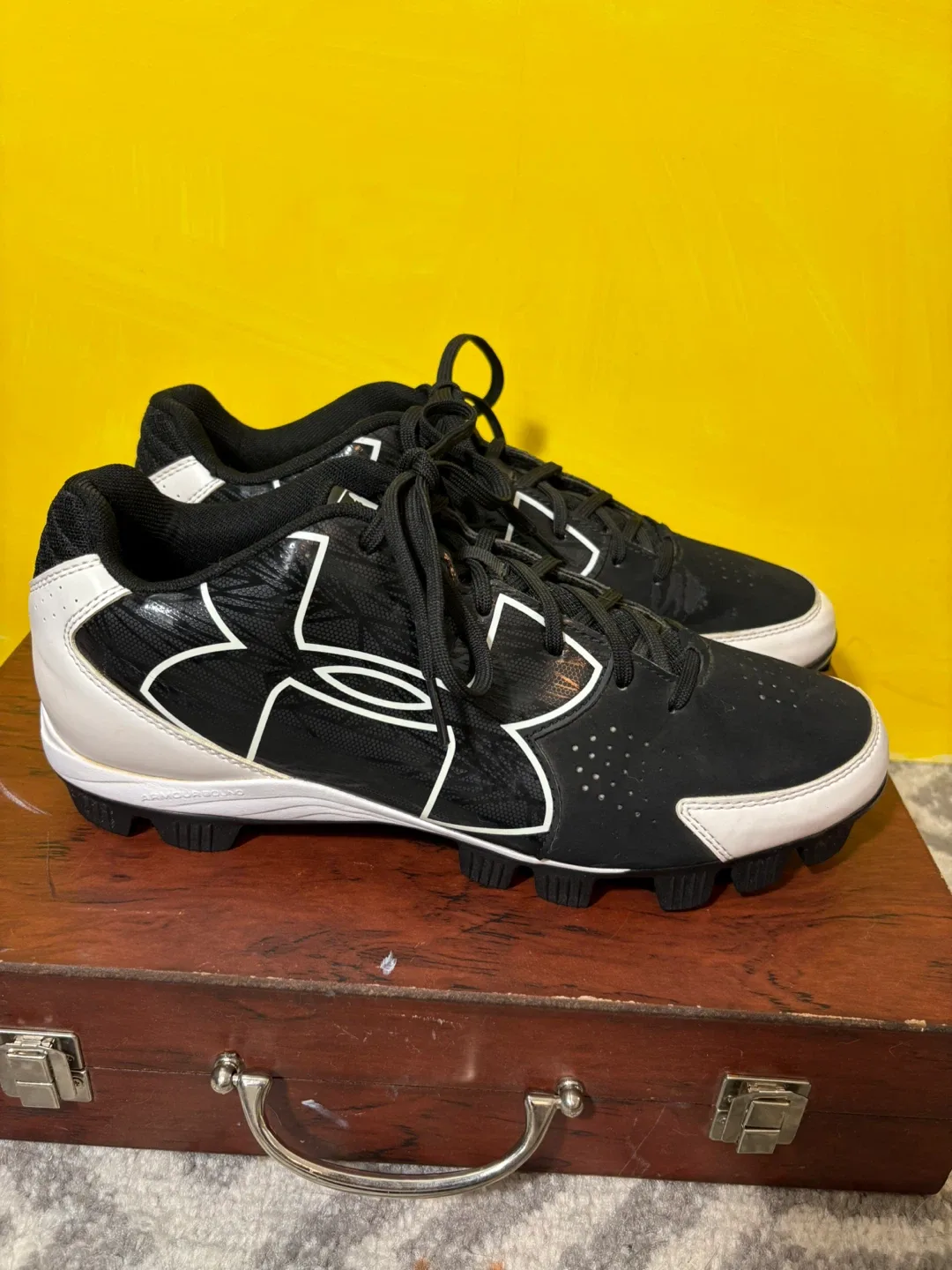 Under Armour Black/White Baseball Cleats - Size 10.5