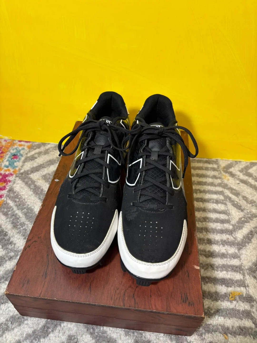 Under Armour Black/White Baseball Cleats - Size 10.5 image indicator(4)