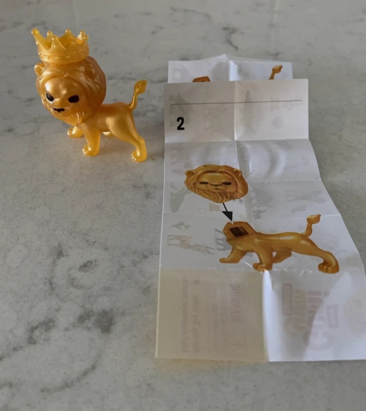 Zuru Gumi Yum Wildlife Ultra RARE GOLD LION 2025 With Crown image indicator(3)