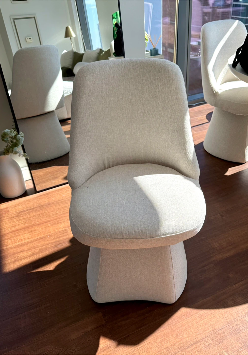 Set of 4 Cream Swivel Dining Chairs