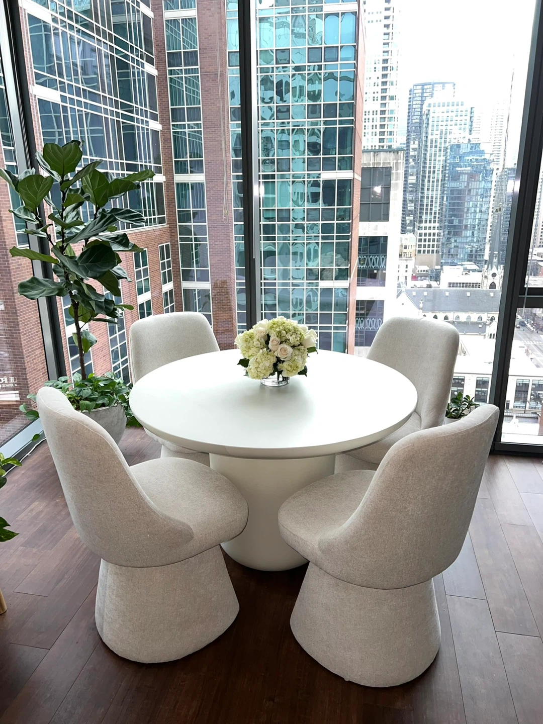 Set of 4 Cream Swivel Dining Chairs - photo 3