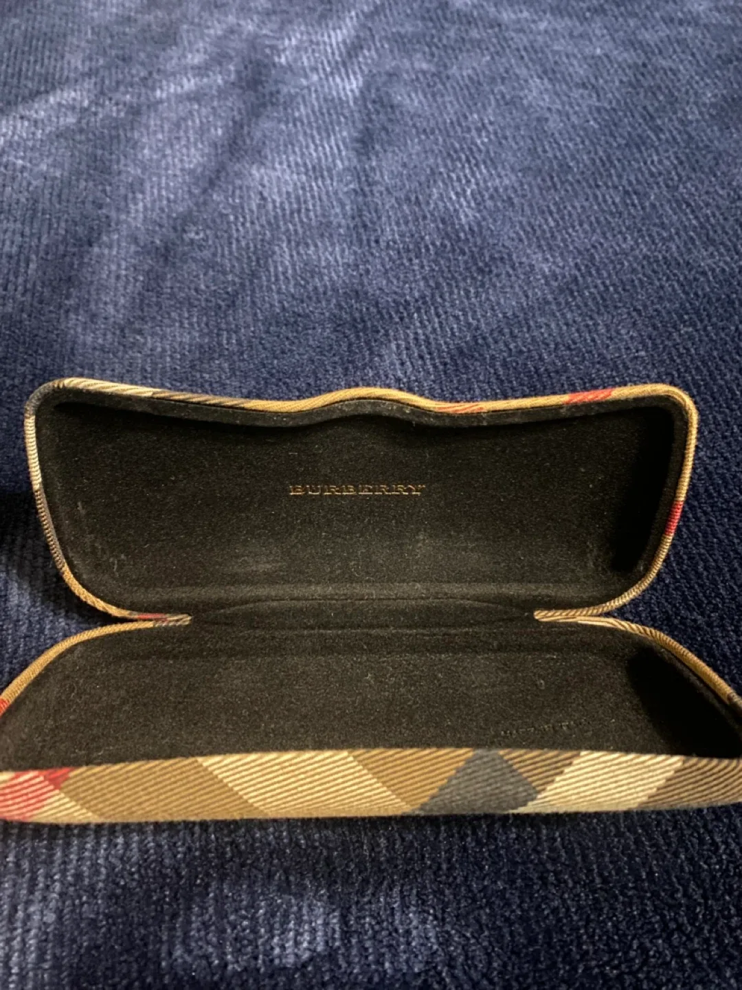 Burberry Eyeglasses Case *** image indicator(3)