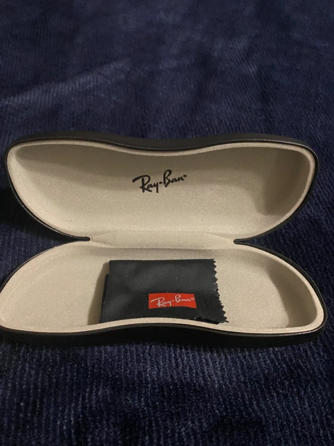 Ray-Ban Sunglasses Case *** image indicator(3)