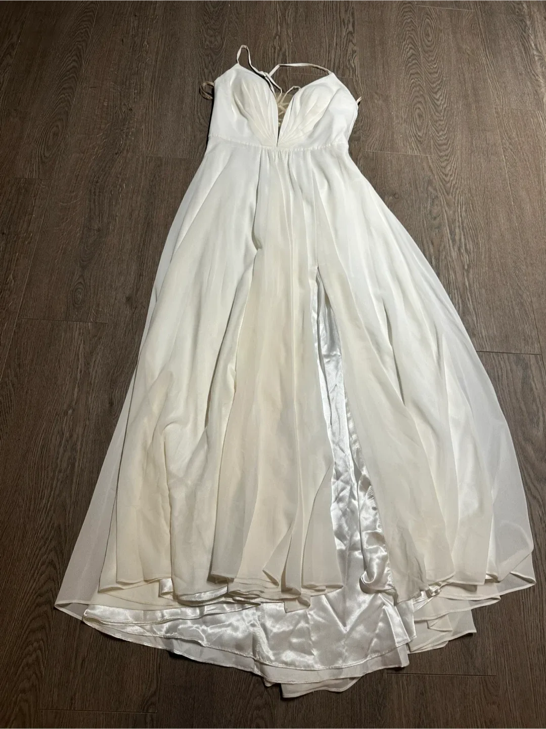 White Formal Dress or Wedding Dress image indicator(4)