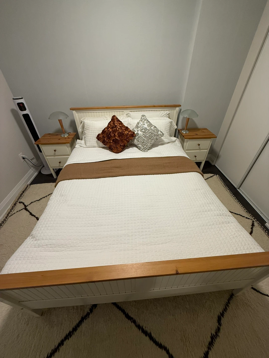 Bedroom Set - Bed, Dresser, Nightstands - photo 2