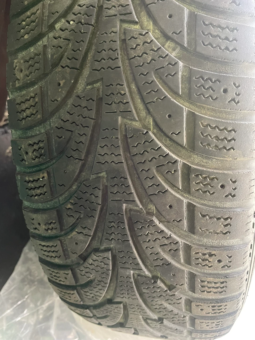 Set Of 4-Winter Claw Snow Tires- 215/65R16 - photo 2