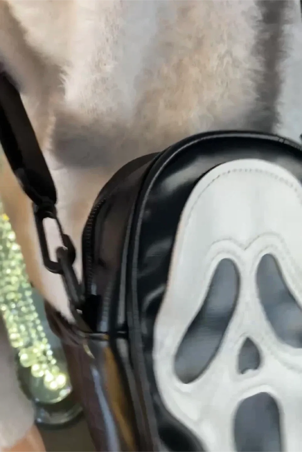 NEW Scream Ghostface Black Crossbody Bag image indicator(3)