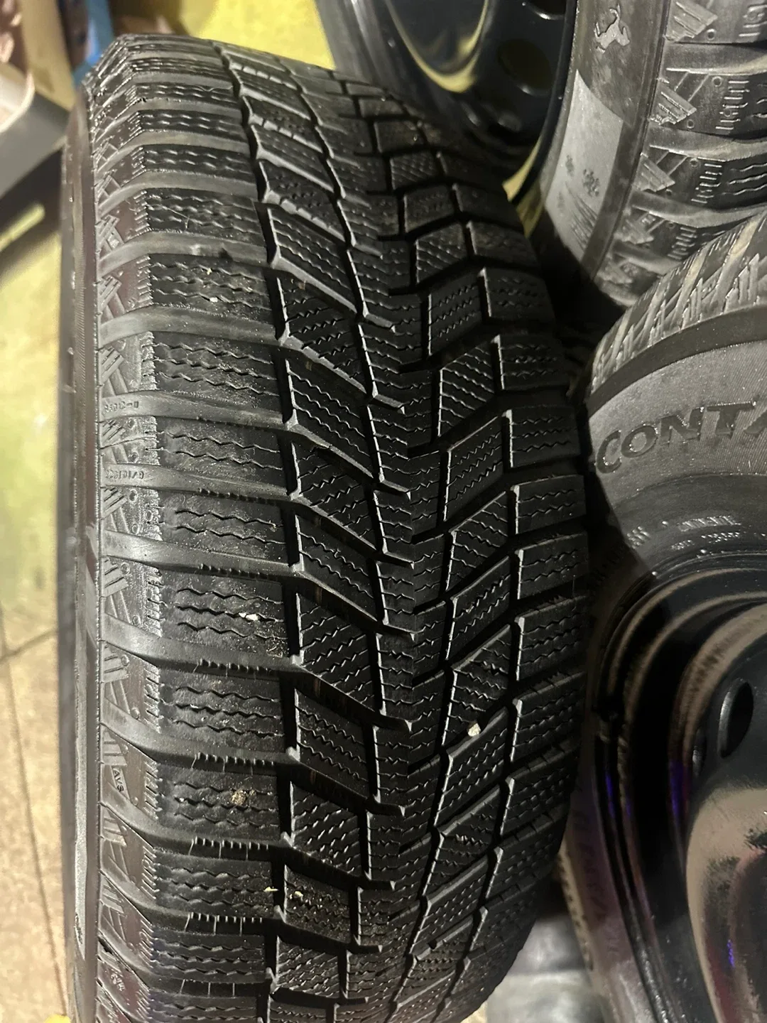 195/65/15 Snowtires on Rims 5x112 image indicator(6)