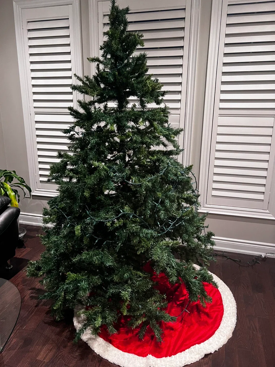 6’ Artificial Christmas Tree image indicator(2)