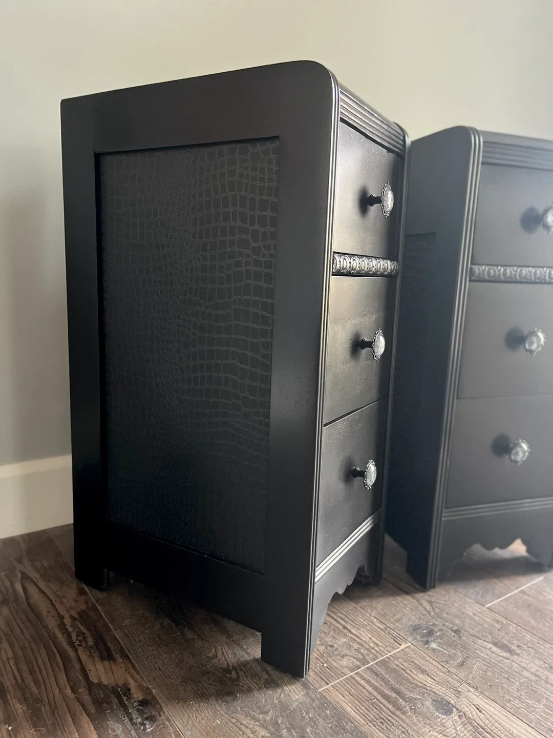 Black Tall Nightstands with Alligator Patterns - Bedside Tables image indicator(4)