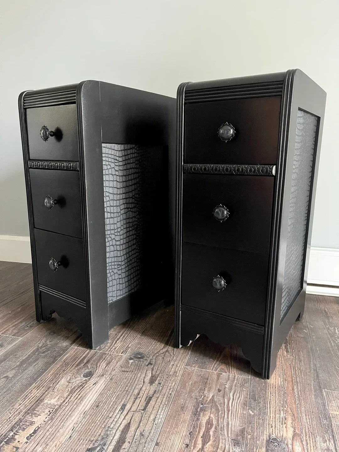 Black Tall Nightstands with Alligator Patterns - Bedside Tables image indicator(5)