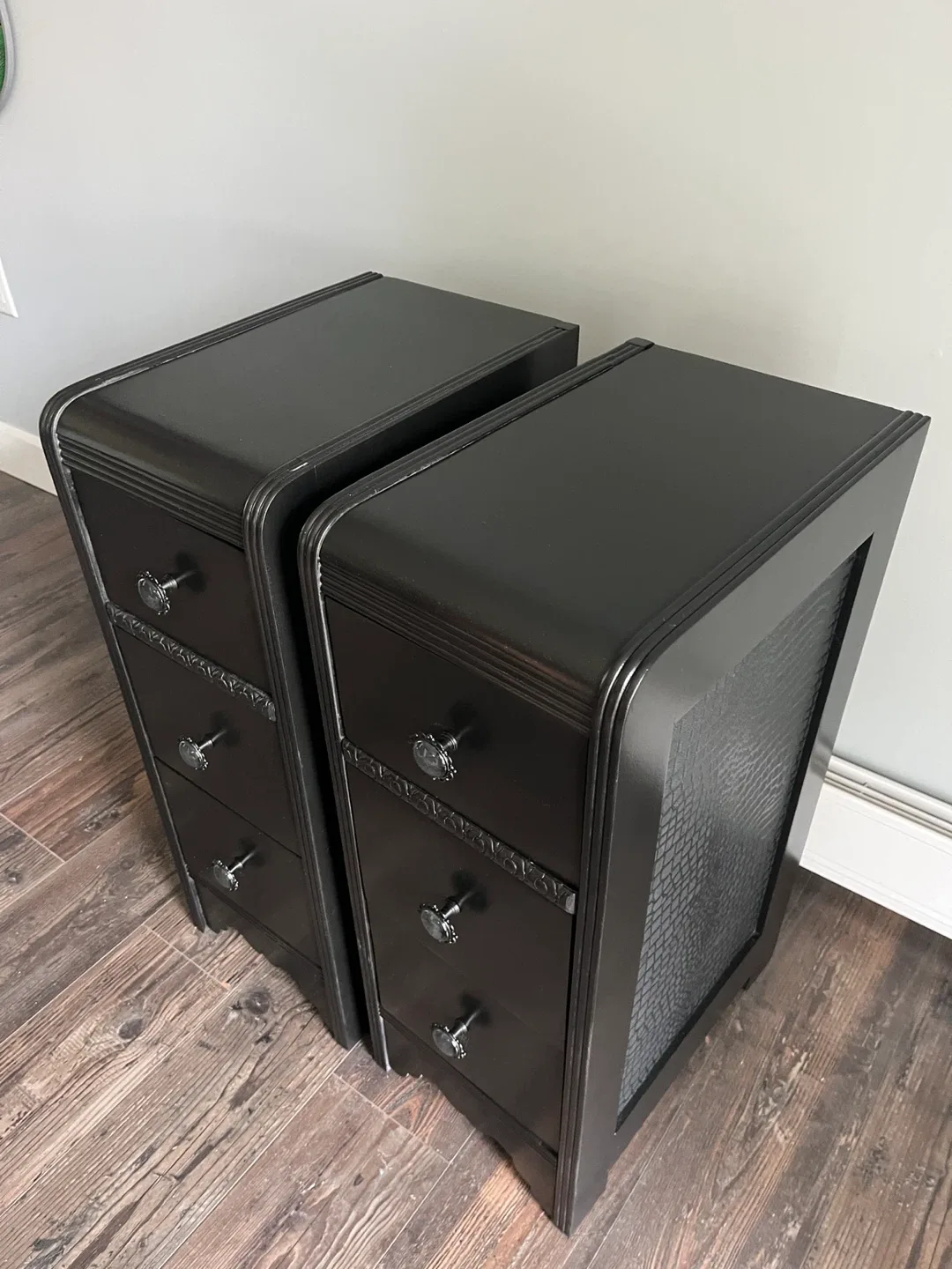 Black Tall Nightstands with Alligator Patterns - Bedside Tables image indicator(7)