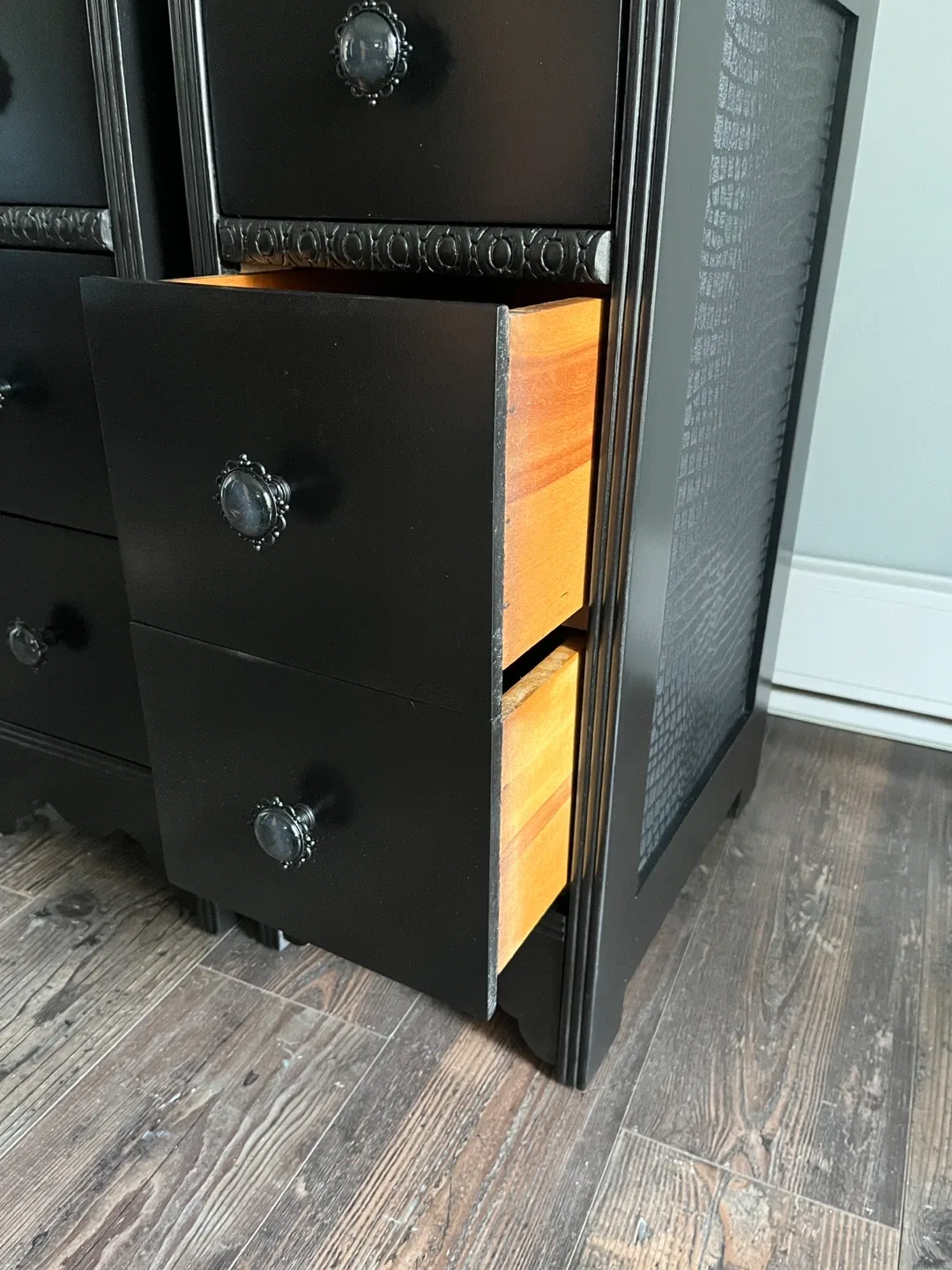 Black Tall Nightstands with Alligator Patterns - Bedside Tables image indicator(8)