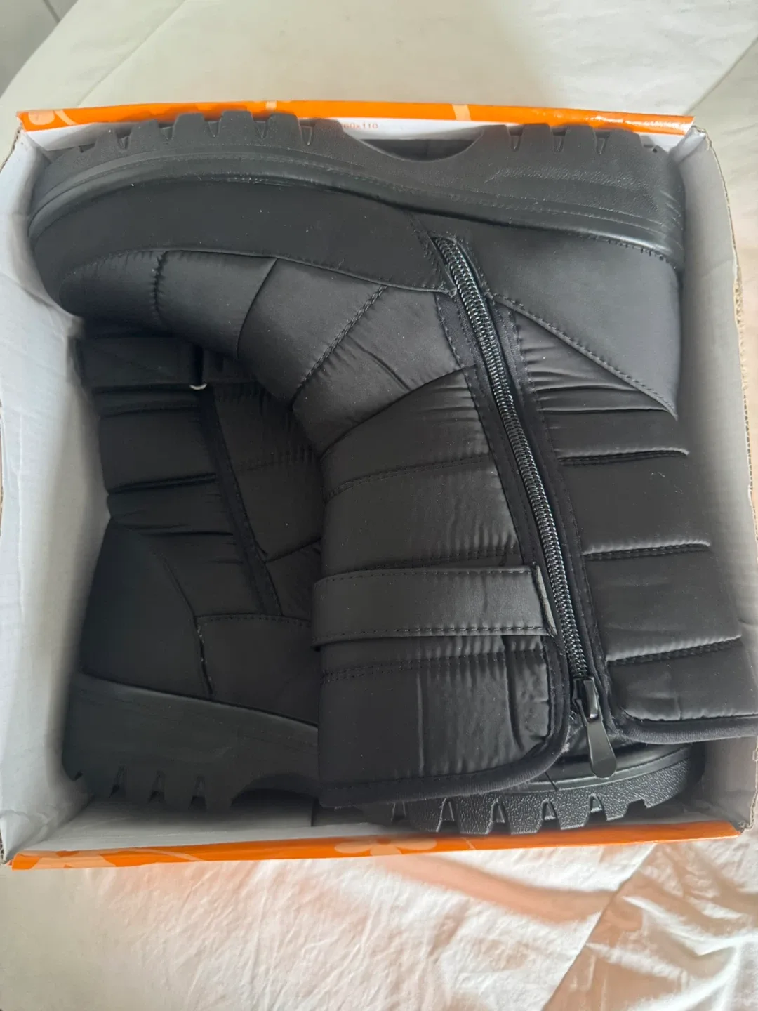Brand New Ladies Size 9 Winter Boots in Box never Worn image indicator(3)