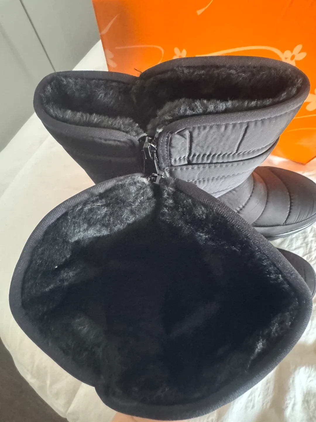 Brand New Ladies Size 9 Winter Boots in Box never Worn image indicator(7)