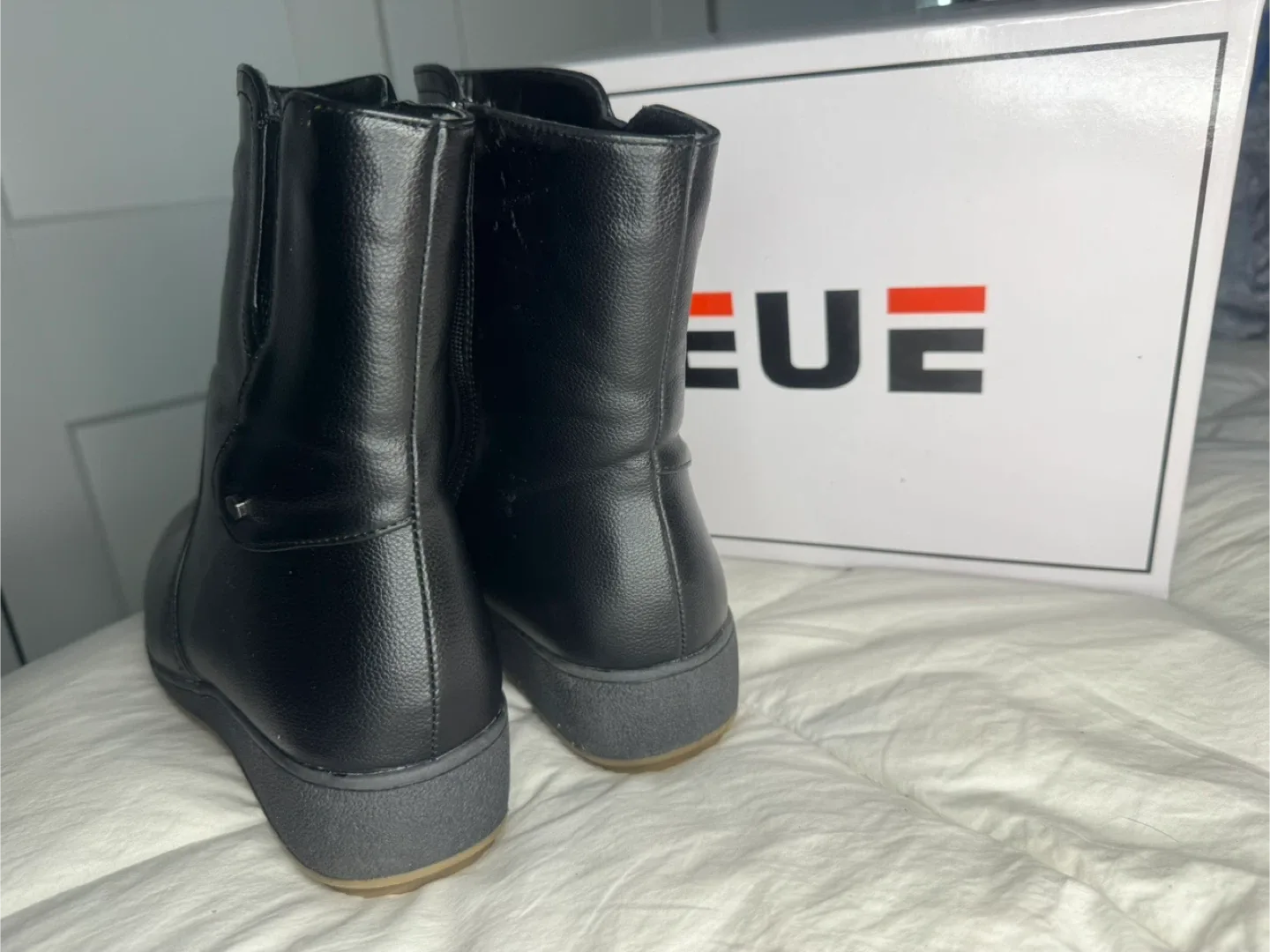 Brand New Ladies Size 8.5 Winter Boots in Box never Worn image indicator(3)